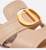 30 Montaigne Slide - Image 5